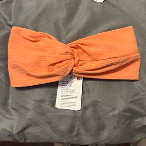 Lululemon ribbed nulu twisted front headband NWT